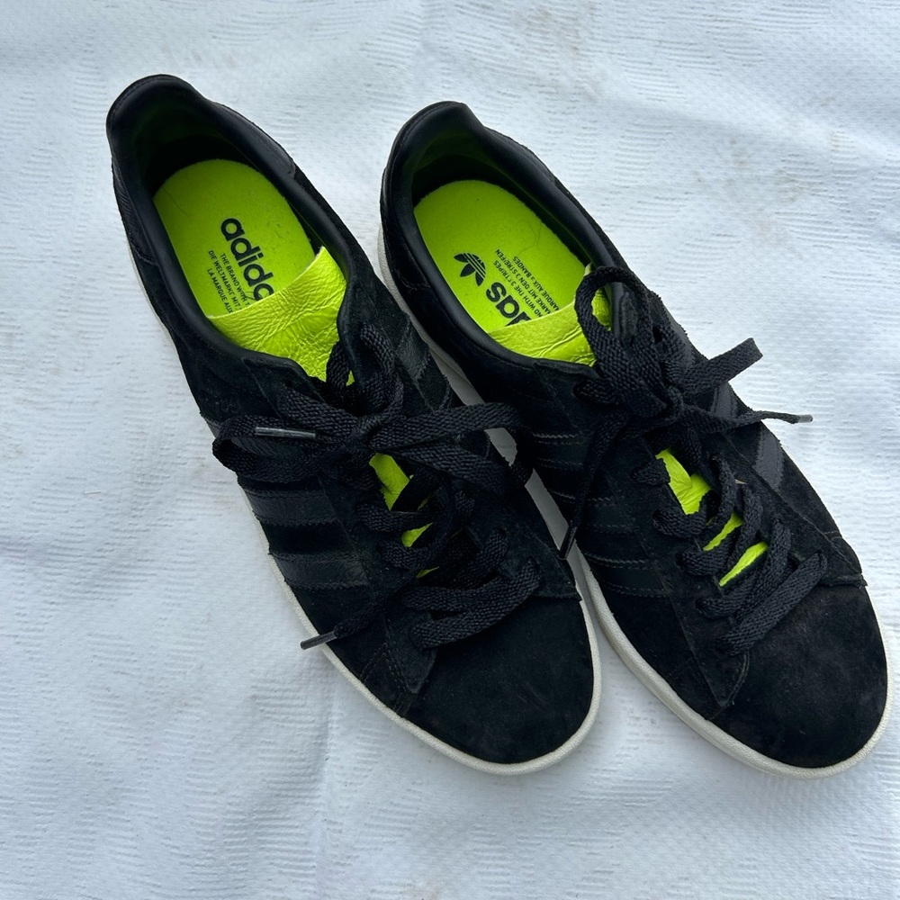 Adidas campus, Black Shoes with Vibrant Green Interior